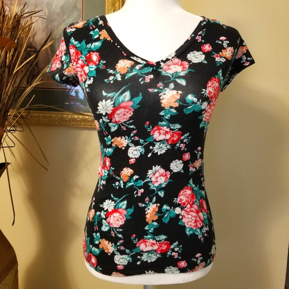 Flower v neck shirt size medium